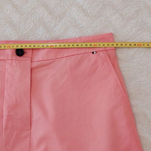 Boss women's skirt used, size XL, pink, needs button repair