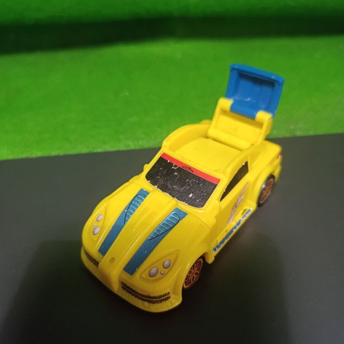 McDonald's Happy Meal Toy Action Man Atom 2006 yellow car Hasbro