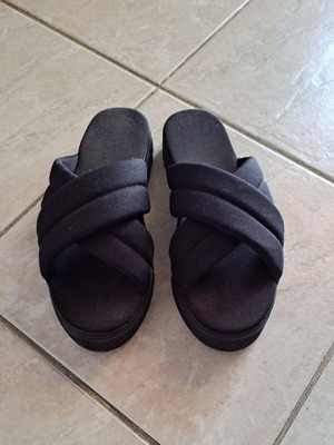 Tommy Hilfiger Flatforms almost like new, black, size 40
