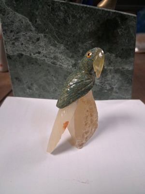 Stone parrot used, beautiful colors Brazil