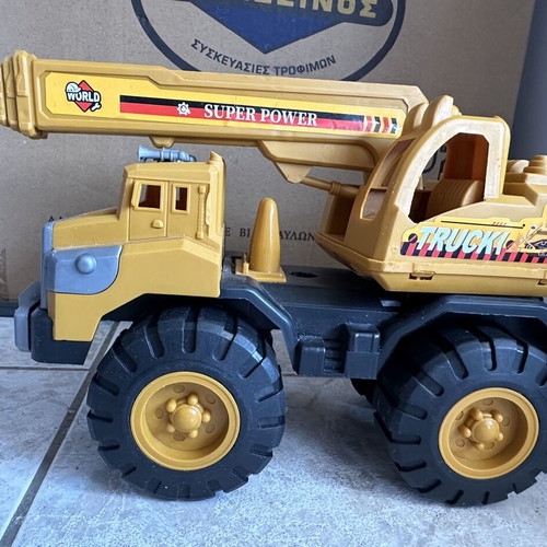 Toy truck, large