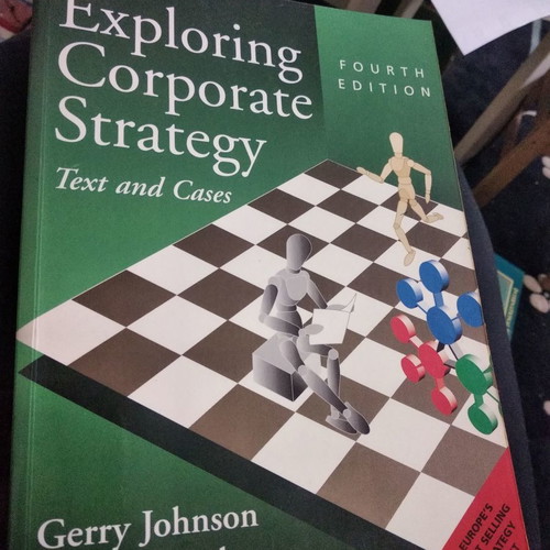 Exploring Corporate Strategy book like new, Johnson & Scholes, English
