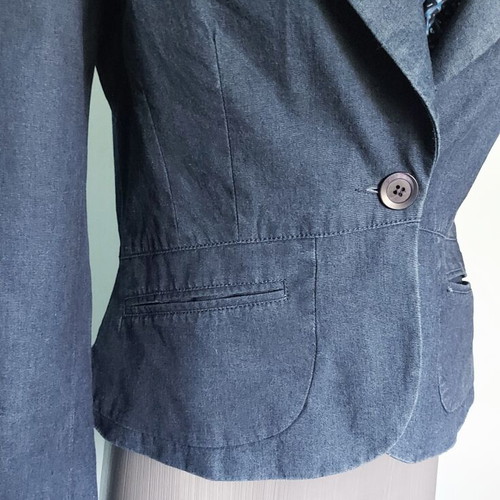 In Linea women's fitted denim blazer