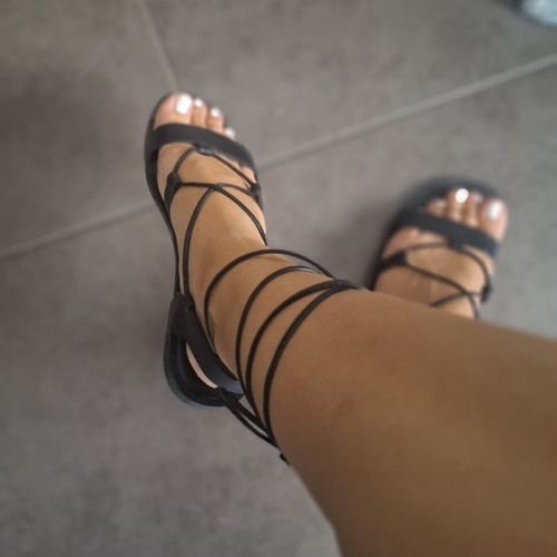 Lace-up sandals size 40 black, like new, synthetic leather