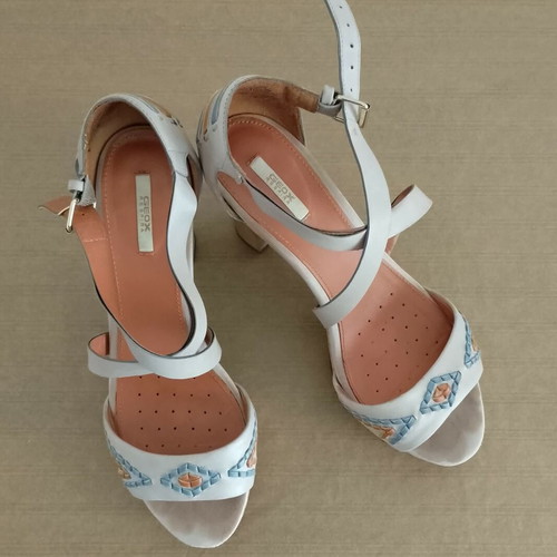 Geox pip toe sandals in soft gray color like new, size 38