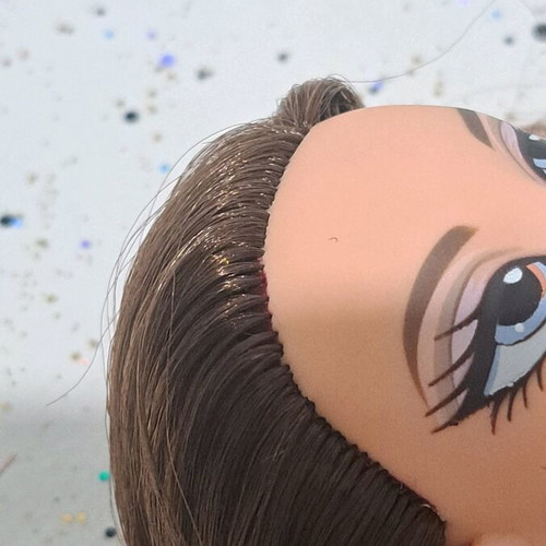 Bratz Salon'n' Spa Dana doll used, incomplete with flaws