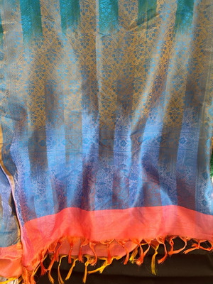 Scarf new with colors