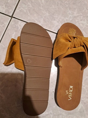 Verde suede slippers mustard color, new, size 39