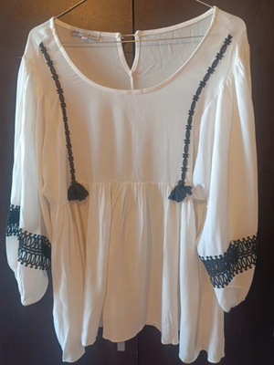 Zic Zac boho blouse M white with black lace details