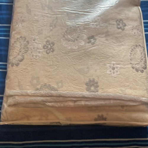 Carlucci quilt and king-size sheets set like new