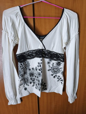Batik elastic blouse like new with lace corset and sequin details