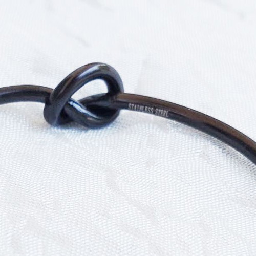 Tumi stainless steel knot bracelet black, like new