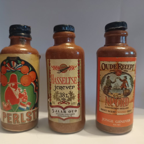 Ceramic miniature bottles of Dutch drinks, pack of 13