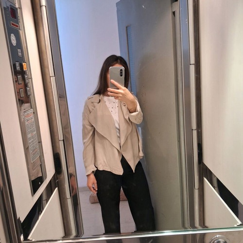 Stradivarius small beige trench coat like new, short
