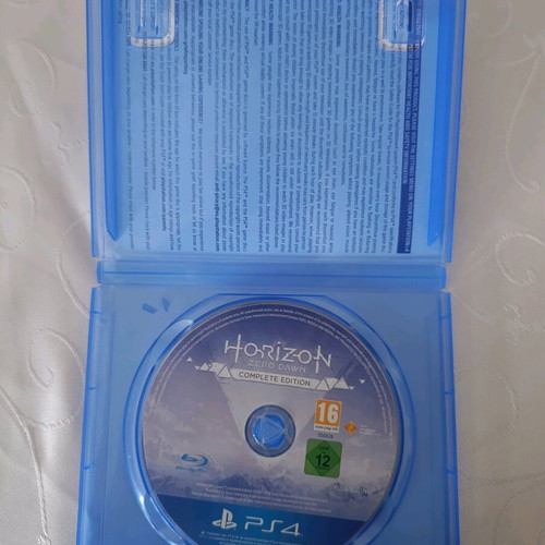 Horizon Zero Dawn Complete Edition PS4 like new, includes DLC