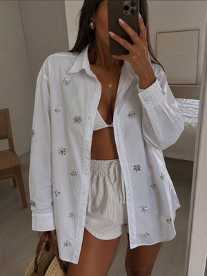 Stradivarius oversized πουκάμισο άσπρο με ραμμένες πούλιες