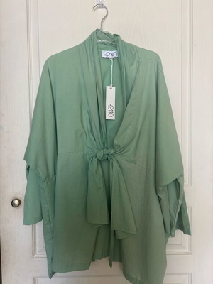 Summer shirt new, one size, mint color
