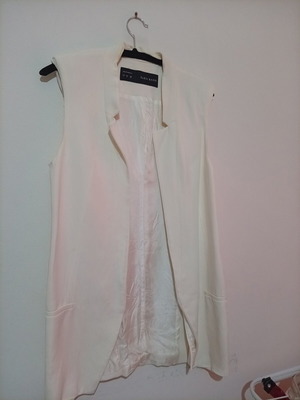 Zara Basic modern long sleeveless jacket with shoulder pads, off-white