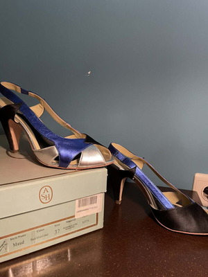 Ash leather sandals like new, vintage style, black and blue
