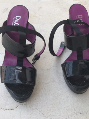 Δερμάτινα mules Dolce & Gabbana σαν καινούργιο, μέγεθος 37.5, μαύρο και μωβ