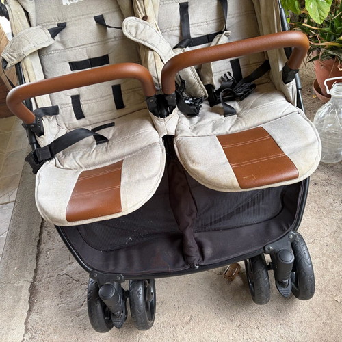 Kiddo Twin Stroller like new with accessories