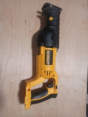 DeWalt DC385 cordless reciprocating saw like new