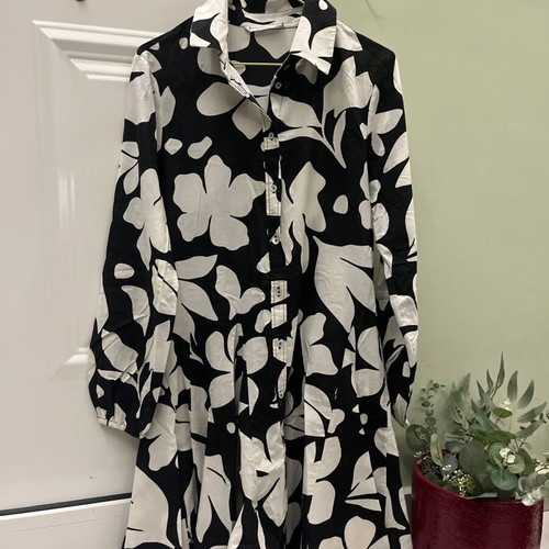 Stradivarius Floral Shirt Dress XS like new, black and white