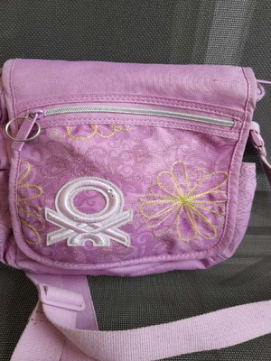 Benetton shoulder bag pink-lilac like new with embroidered flowers