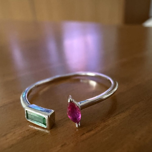 Silver ring with zircon adjustable size like new, pink and silver