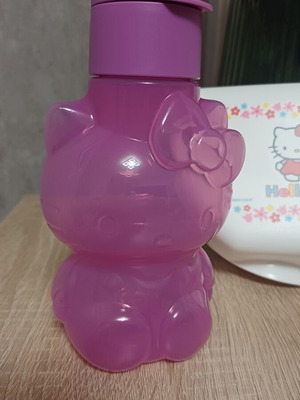 Tupperware Hello Kitty bottle and food container set