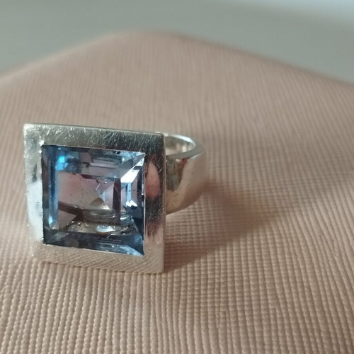 Silver ring with blue transparent stone like new, size 17.5 mm