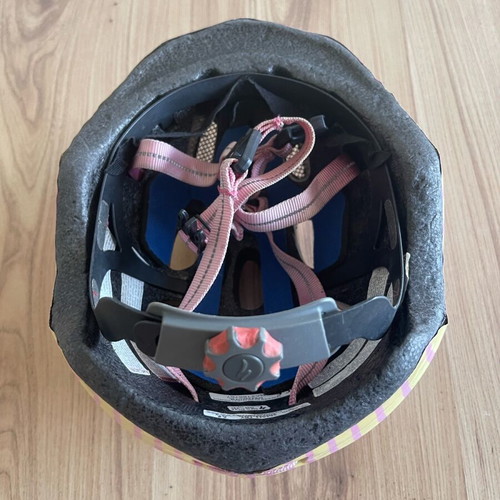 Specialized Kids Bicycle Helmet used, head circumference 45-47 cm