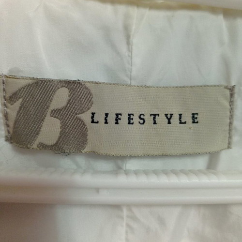 White trench coat used, size S-M without belt