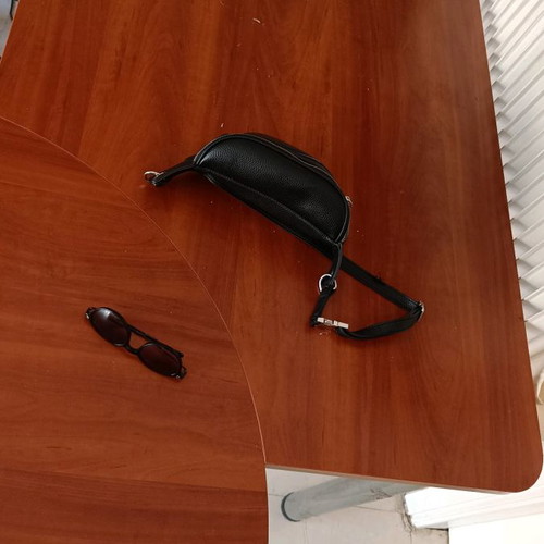 Desk and drawer unit like new from Neoset with lockable drawers