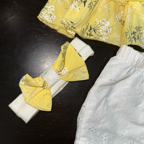 Baby set with matching headband 6 months like new