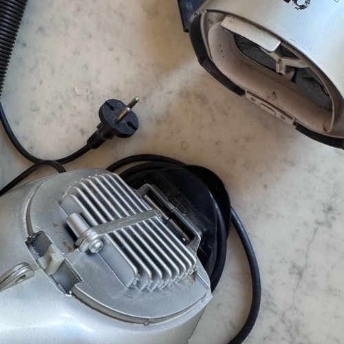Salco handheld vacuum cleaner 700W used with flexible hose