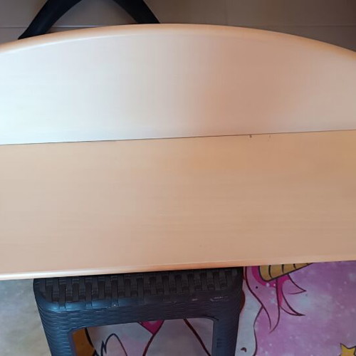 Wooden wall shelf with curved decorative back, for kids or teens