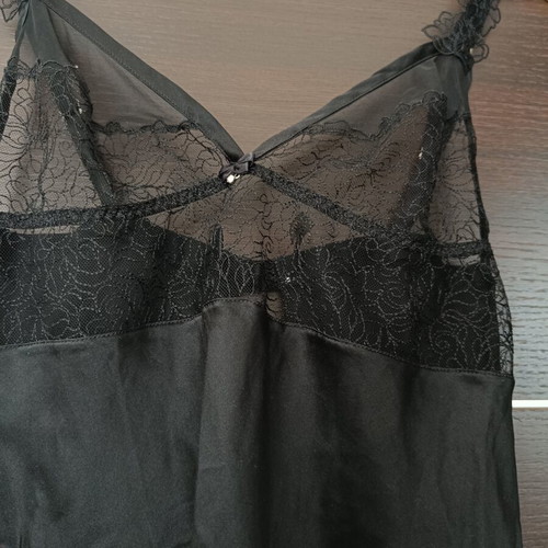 Intimissimi black negligee like new, satin with embroidered roses