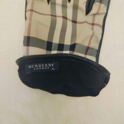 Burberry leather gloves with signature check pattern