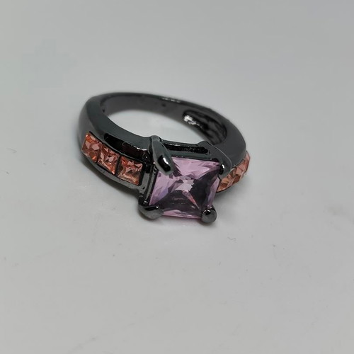 Ring with purple central crystal and pink details in black metal like new