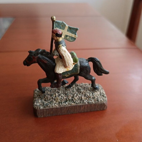 Mounted Tsolias figure with Greek flag, like new, 11 cm