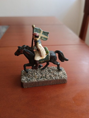 Mounted Tsolias figure with Greek flag, like new, 11 cm