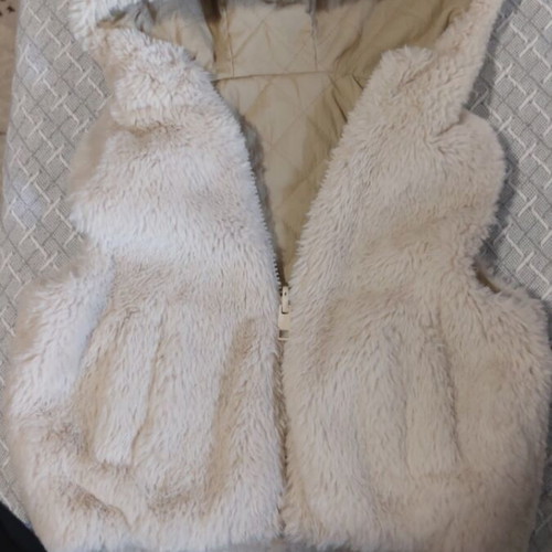 Zara beige vest like new, size 92 cm for 2 years old