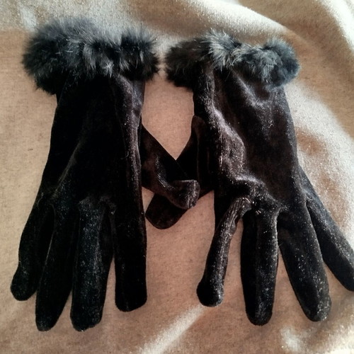 Velvet gloves like new, black