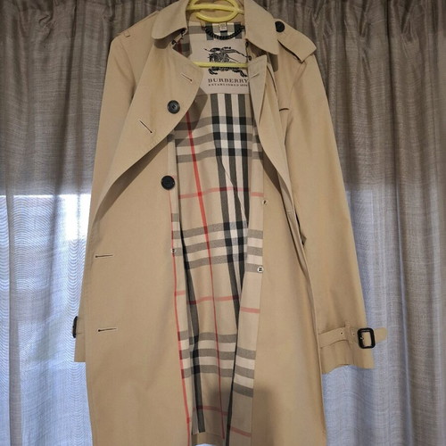 Burberry women's beige trench coat, size 40 Italian, 6 USA