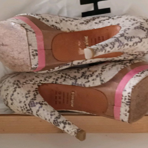 Schutz peep toe leather handmade pumps like new, size 38