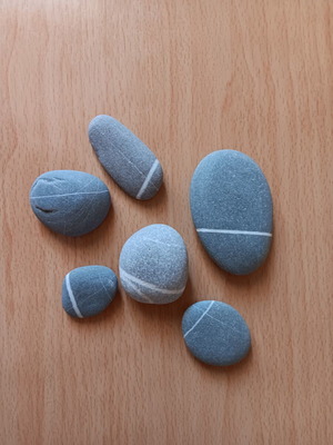 Decorative sea pebbles set of 6 new