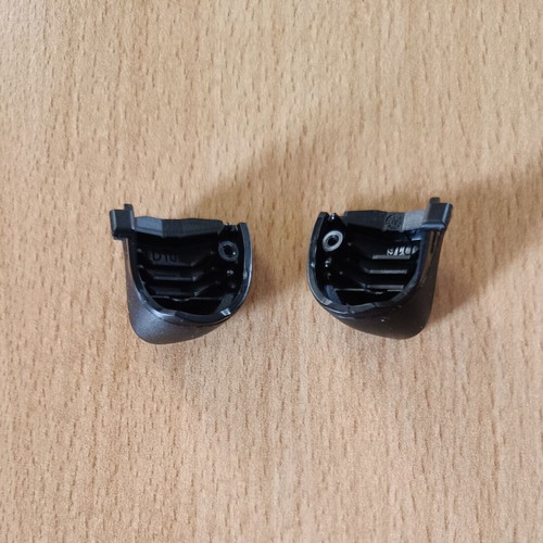 Xbox controller right and left trigger buttons like new for model 1914