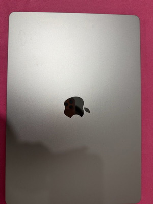 Apple laptop 2024 καινούργιο με οθόνη Liquid Retina 15.3"