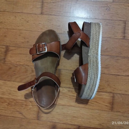 Brown leather flatform sandals size 37 like new with gold buckles